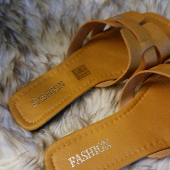 Nwot Vegan Leather Slides sz 8.5 - Picture 5 of 9